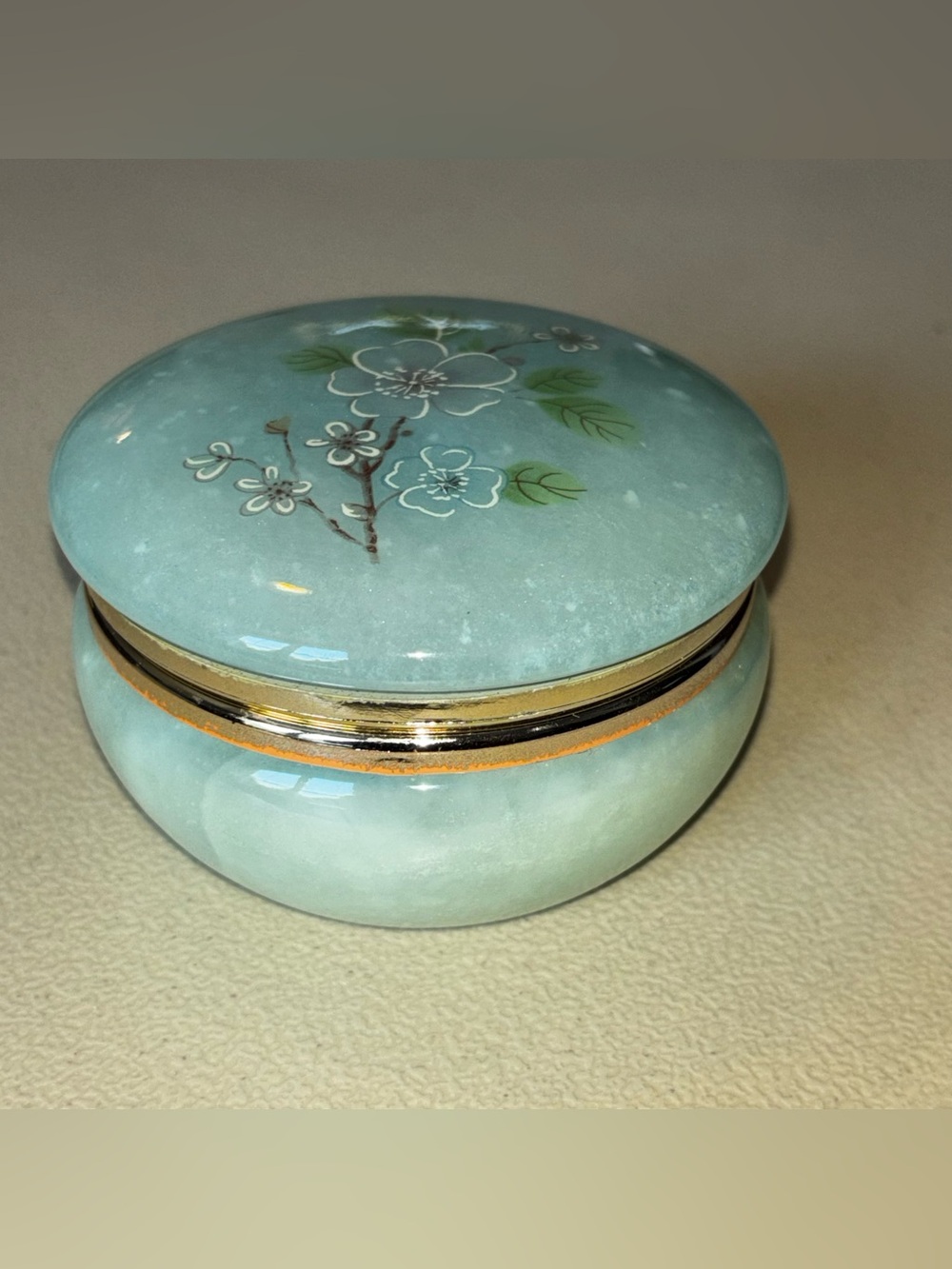 Green Floral Alabaster Trinket Box Lidded Keepsake Jewelry Box 3.5" Diameter - Picture 10 of 11